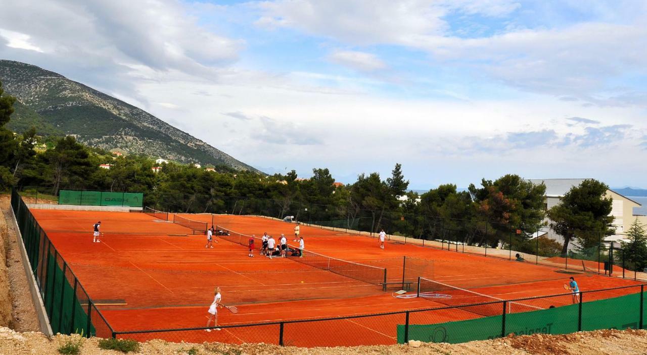 Bretanide Sport & Wellness Resort Бол Экстерьер фото