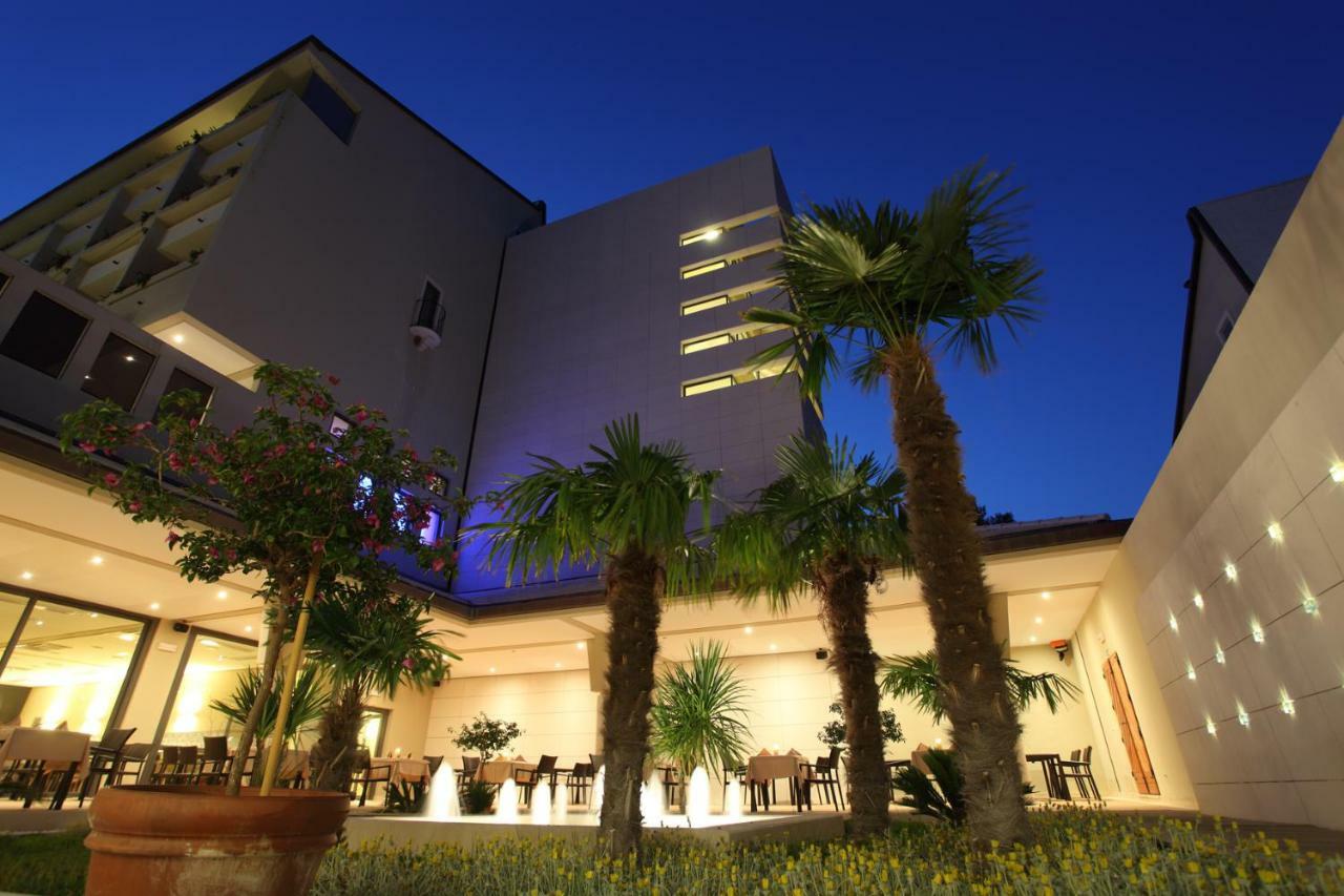 Bretanide Sport & Wellness Resort Бол Экстерьер фото