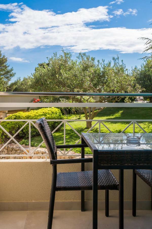 Bretanide Sport & Wellness Resort Бол Экстерьер фото